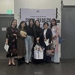 김정은, 이영애 연극 관람 인증 ″언니의 처음 보는 얼굴…미치게 좋아″