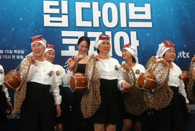 송지효 "런닝맨 10년 회의감…해녀 도전 운명"