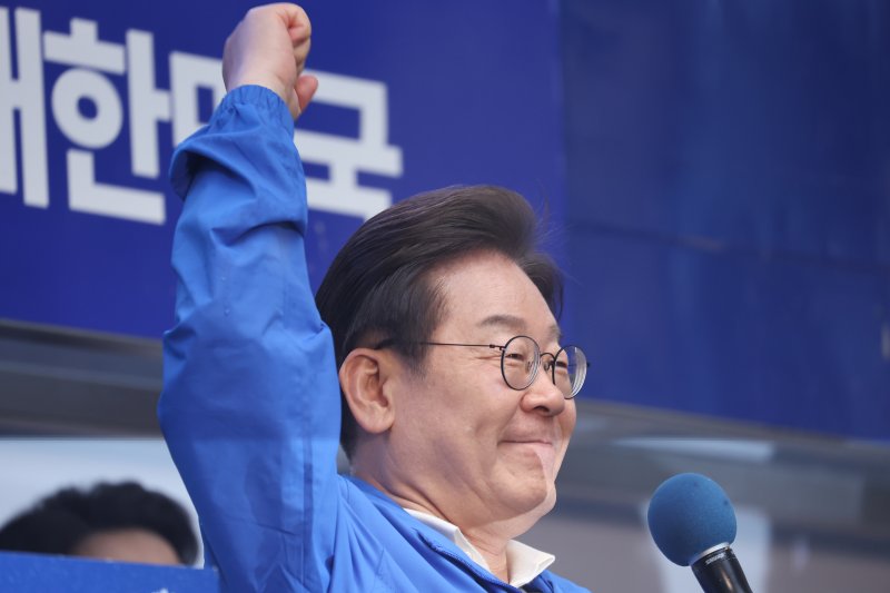 이재명 "왕 되고 싶던 윤석열, 국민이 막았다"…'국민주권 정부' 선언