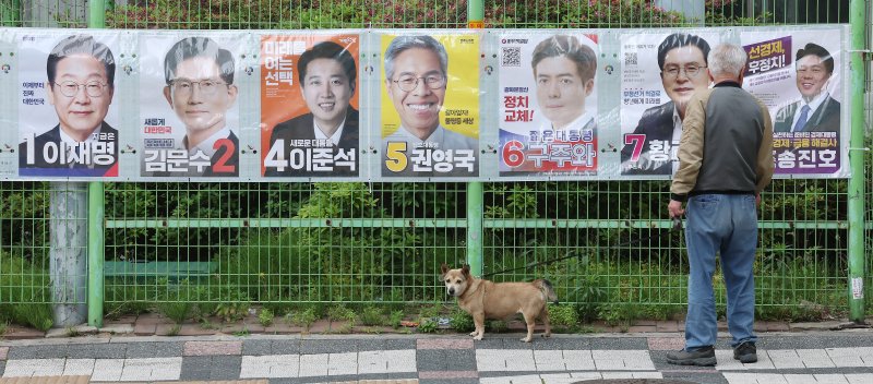 李, 보수 끌어안으며 압승 자신… 金, 막판 뒤집기 승부수 [6·3 대선]