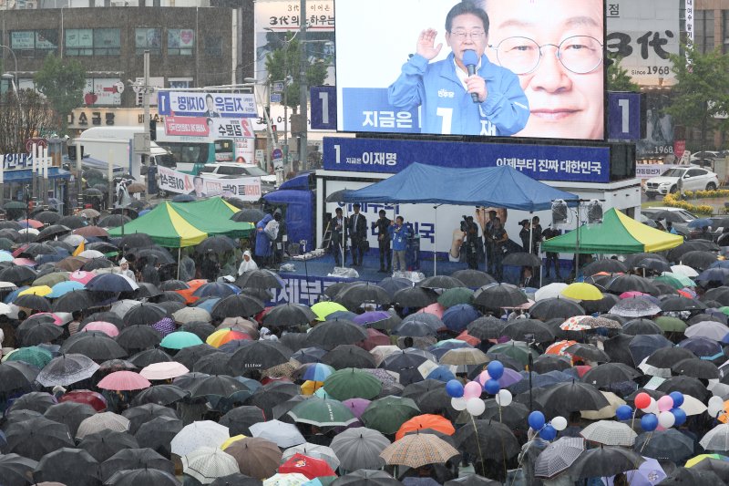 李 "서울대 10개 만들겠다"… 金 "교육감 직선제 없앤다" [6·3 대선]
