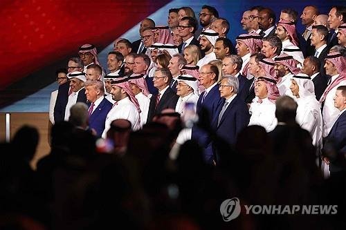 미국-사우디 투자포럼 참석한 트럼프와 미측 인사들 (출처=연합뉴스)
