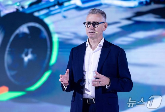 스티브 클로티 아우디코리아 사장이 15일 경기 김포 에어로피스에서 열린 '더 뉴 아우디 A5' 미디어 프리뷰 행사에서 발언하고 있다(아우디코리아 제공. 재판매 및 DB 금지). 2025.5.15.