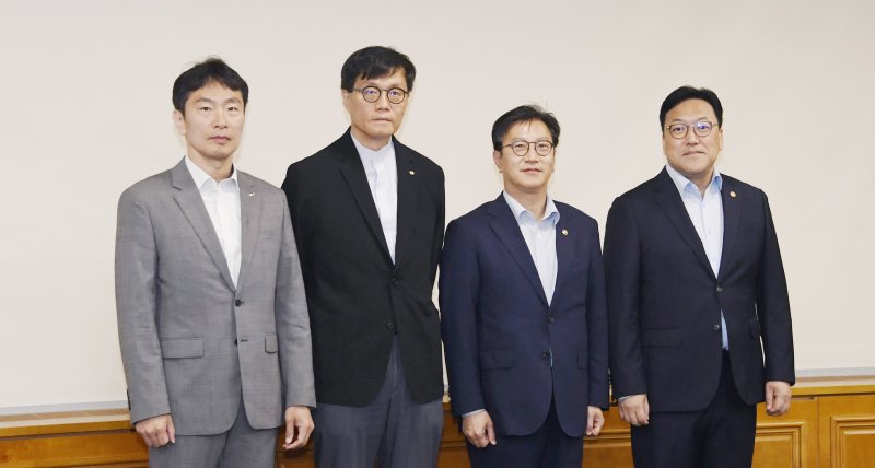 [fn사설]3단계 스트레스 DSR, 가계대출 안정화 만전 기해야