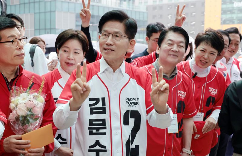 [영상] 김문수 “판교 만든 김문수입니다”... 출근길 인사