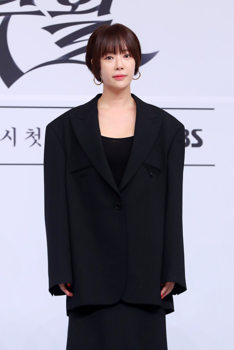 43억 횡령 황정음, 광고서 사라졌다