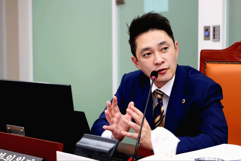 전석훈 경기도의원, 유치원·학교 '전기차 충전기 설치 의무 제외' 추진