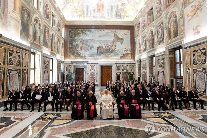 레오 14세 교황과 바티칸 주재 외교단 (출처=연합뉴스)