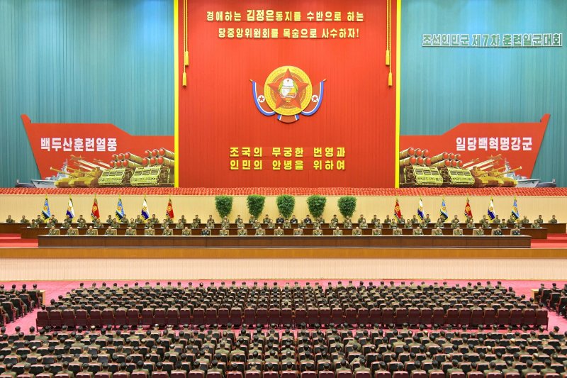 北 "완벽한 전쟁수행능력 갖춘 강군" 강조…훈련간부대회 개최