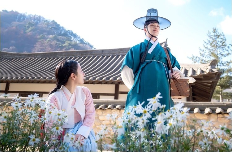 '귀궁' 마음 확인한 육성재♥김지연, 설레는 꽃길 데이트 [N컷]