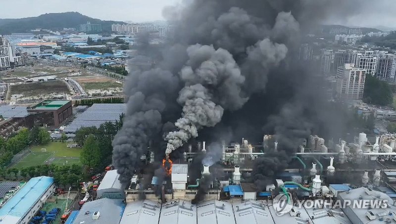 금호타이어 광주공장 화재로 직원 1명·소방대원 2명 부상...완진까지 며칠 걸릴 듯