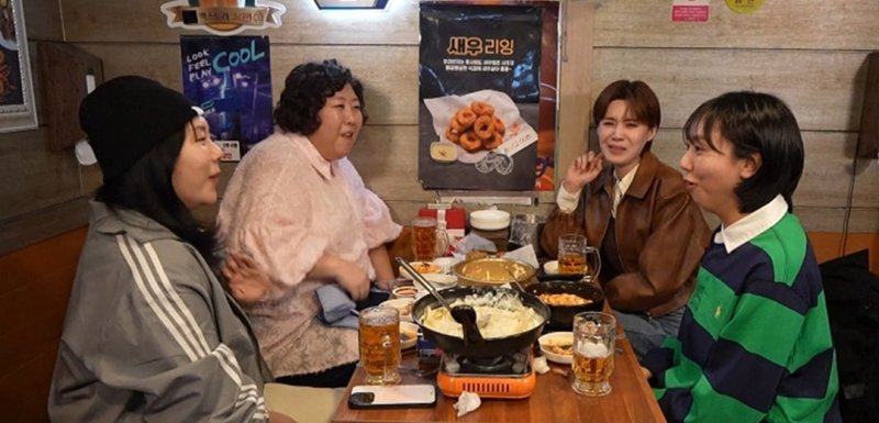 신기루, 후배들과 먹파티…버진로드 다가려진것 처음 결혼식 폭로