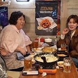 신기루, 후배들과 먹파티…버진로드 다가려진것 처음″ 결혼식 폭로
