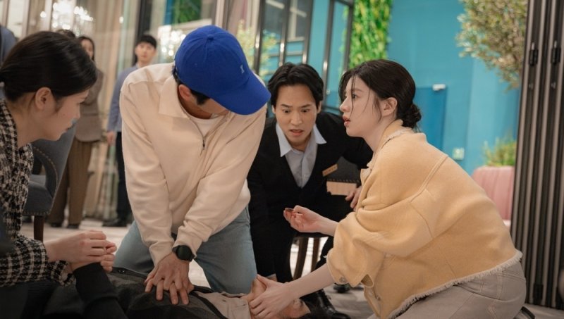 '언슬전' 고윤정♥정준원, 첫 데이트 포착…갑자기 터진 비상사태