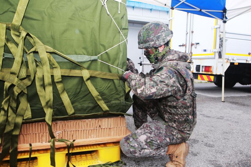 육군 "한미 장병 220여 명·항공 전력 10대 투입" 연합·합동 공중재보급 훈련