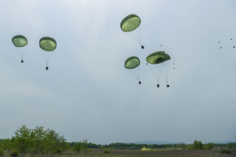 육군 "한미 장병 220여 명·항공 전력 10대 투입" 연합·합동 공중재보급 훈련