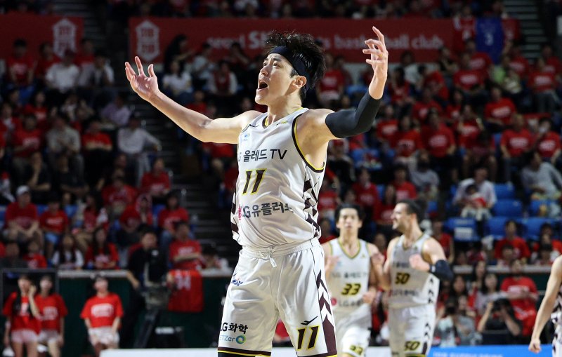 사상 최초 역스윕 위기 극복하고, LG 프로농구 창단 28년 첫 우승 눈물