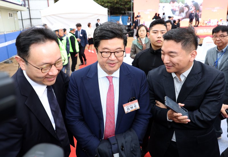 검찰, '홈플러스 사태' 정점 김병주 MBK 회장 압수수색