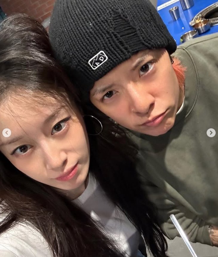 티아라 지연·에프엑스 엠버, 얼굴 맞댄 셀카…여전한 우정 [N샷]