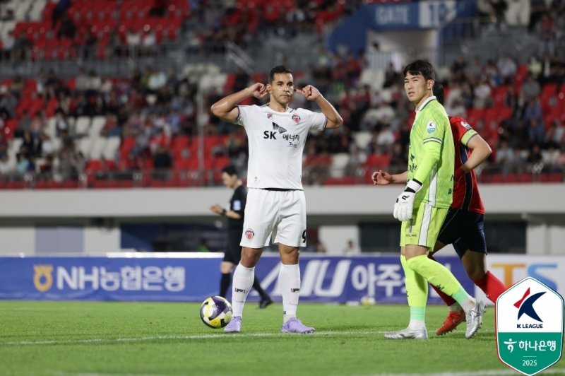 제주 SK는 17일 열린 하나은행 K리그1 2025 14라운드에서 김천 상무와 1-1로 비기며 4연패에서 벗어났다. (한국프로축구연맹 제공)
