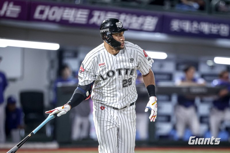 롯데 자이언츠 외국인 타자 빅터 레이예스는 17일 열린 삼성 라이온즈와 더블헤더 1·2차전에서 8타수 4안타(1홈런) 7타점 2득점으로 활약했다. (롯데 자이언츠 제공)