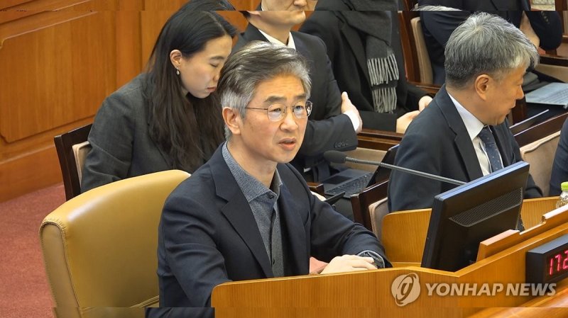 답변하는 김봉식 전 서울청장 (출처=연합뉴스)