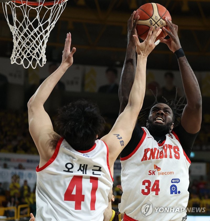 SK 워니 '리바운드' (출처=연합뉴스)