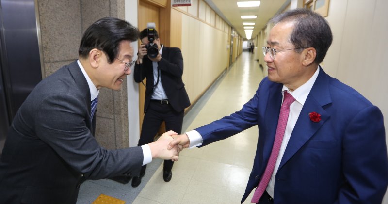 [단독] 이재명 당선시 초대 총리 홍준표 고려…洪 측 "제안 있었다"