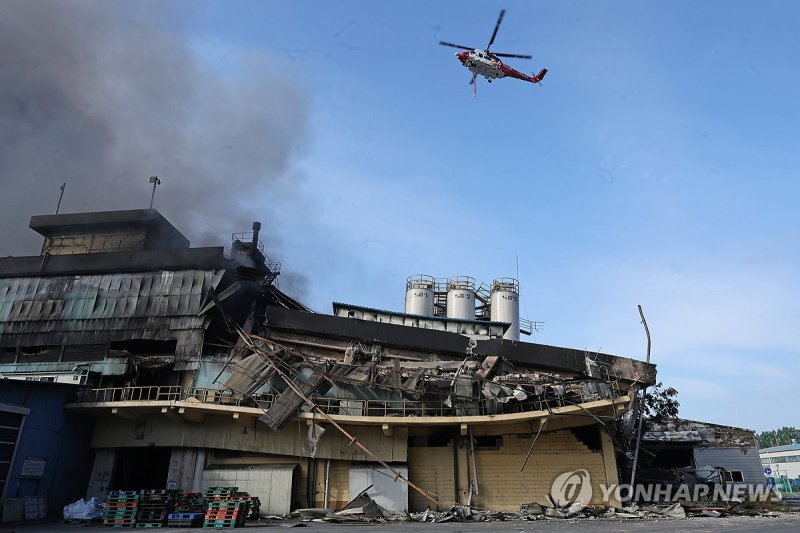 금호타이어 광주공장 진화율 80%...소방당국 "18일 오전까지 90％ 이상 진화 목표"