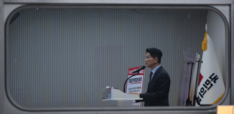 [서울=뉴시스] 권창회 기자 = 1xbet login 국민의힘 대선 후보가 18일 오전 서울 여의도 국민의힘 당사에서 열린 1xbet login 공약발표 기자회견에서 발언하고 있다. 2025.05.18. kch0523@newsis.com