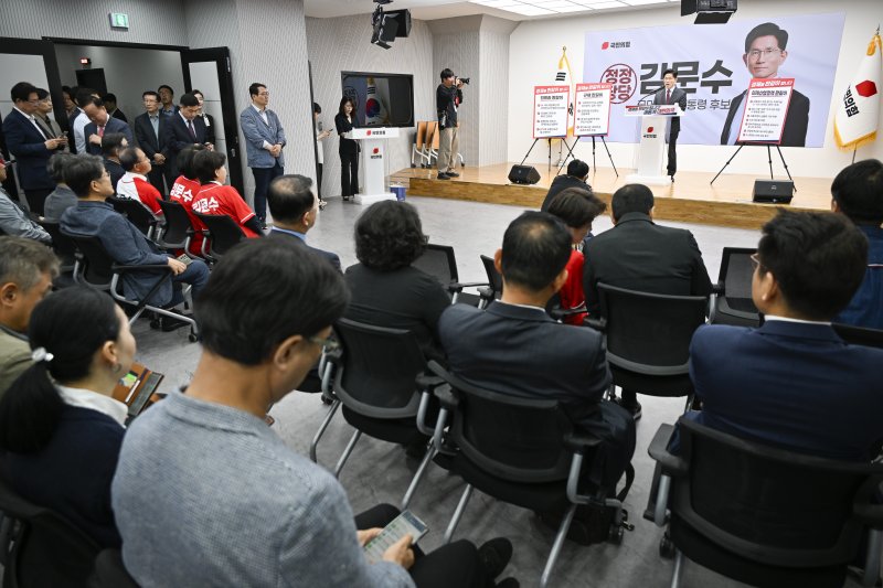 [서울=뉴시스] 권창회 기자 = 1xbet login 국민의힘 대선 후보가 18일 오전 서울 여의도 국민의힘 당사에서 열린 1xbet login 공약발표 기자회견에서 발언하고 있다. (공동취재) 2025.05.18. photo@newsis.com