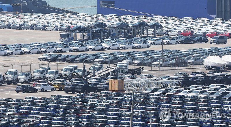 수출 대기 중인 자동차 (출처=연합뉴스)
