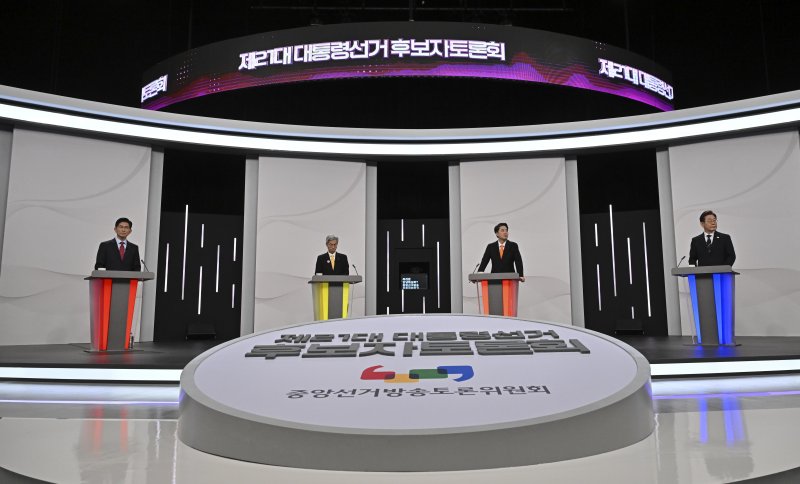 사회·정치 TV토론 '설전' 예고... 복지재원·계엄 등 공방 치열할 듯[6·3 대선 D-14]