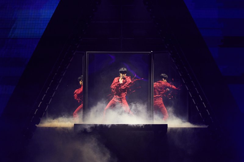 섹시한 카이&middot;다정한 김종인…복근은 심근이었네