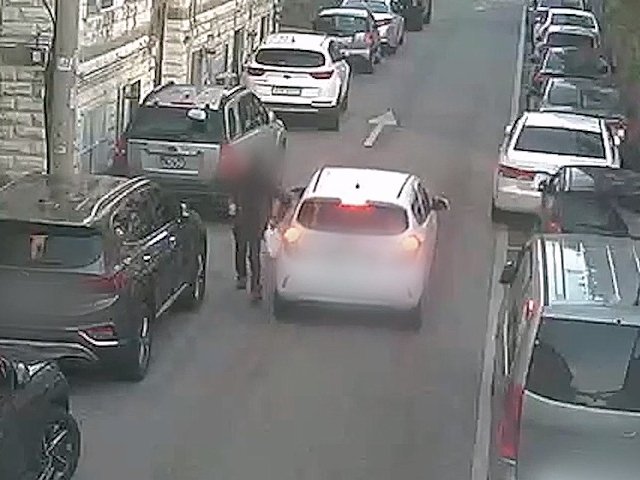 골목길 달리던 차량에 팔 슬쩍…보험사·운전자에 합의금 챙긴 50대