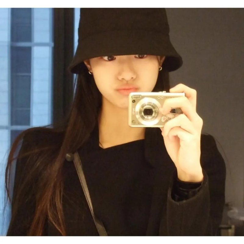 '학폭시비' 김가람, 르세라핌 탈퇴 3년 만에 SNS 개설