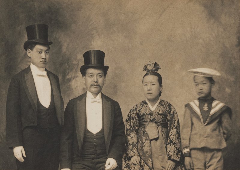 이범진 가족사진 (출처=연합뉴스)