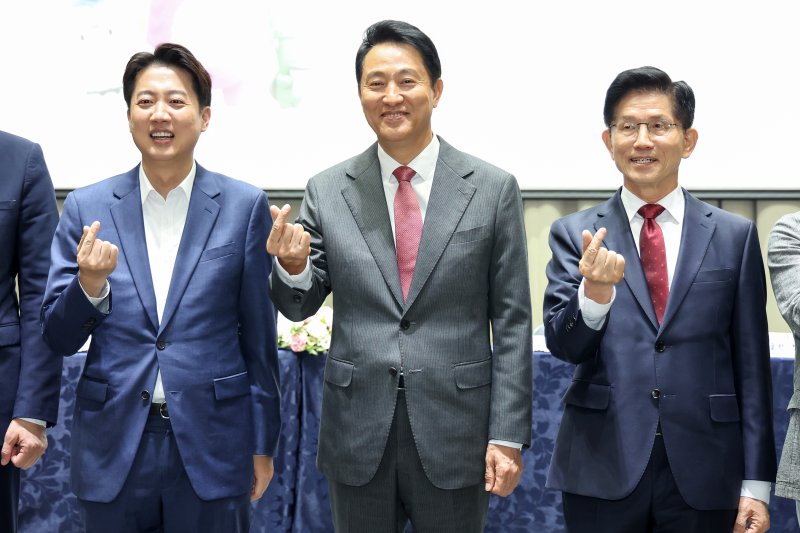 김문수-이준석, 오세훈 주재로 만나 "디딤돌·서울런 전국 확대" 한 목소리