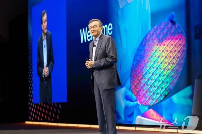 립부 탄 인텔 CEO가 발표하고 있다.(인텔 제공) ⓒ 뉴스1