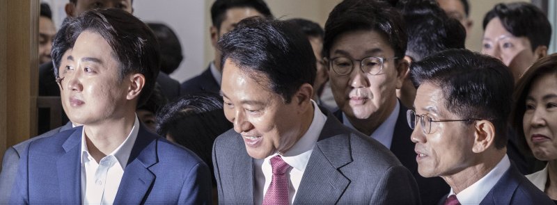 하와이 洪 이준석 힘싣기?..범보수 단일화 끝내 물건너 가나