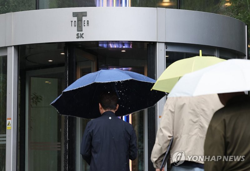 SKT 해킹에 이용자 개인정보 유출 가능성 (출처=연합뉴스)