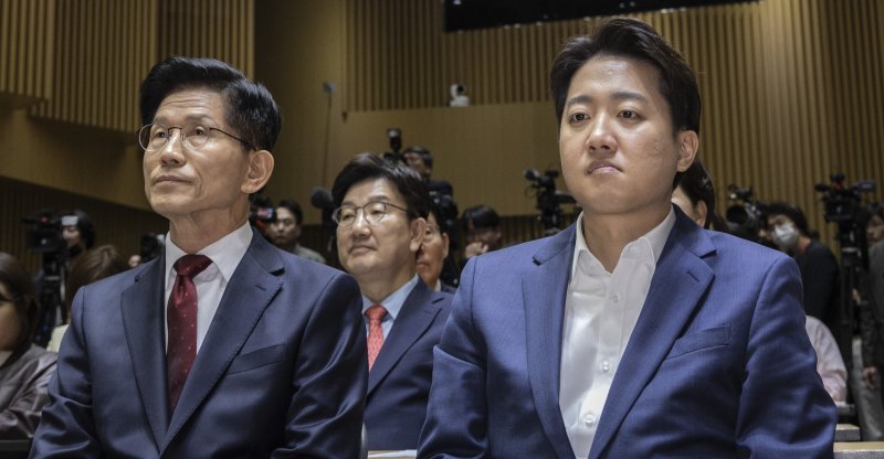 김문수·이준석 단일화..이재명 “확신” vs 권성동 “무산”