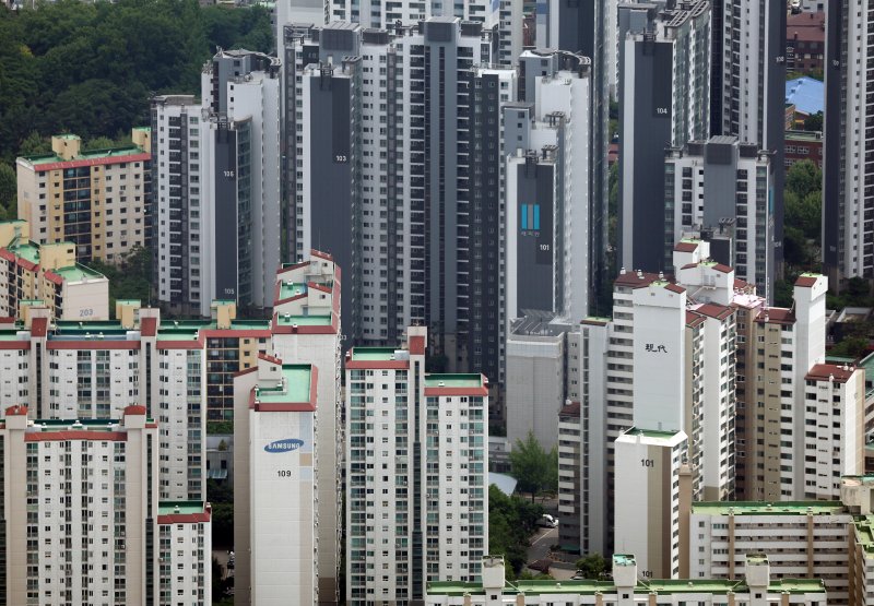서울 아파트값 18주째 상승.. '토허구역' 송파·서초·강남 주도