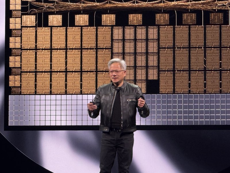 '컴퓨텍스 2025'에서 기조연설 중인 젠슨 황 엔비디아 CEO (출처=연합뉴스)