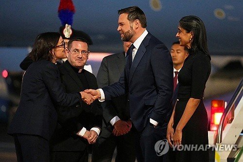 교황 즉위식에 참석하러 로마에 도착한 밴스 부통령 (출처=연합뉴스)