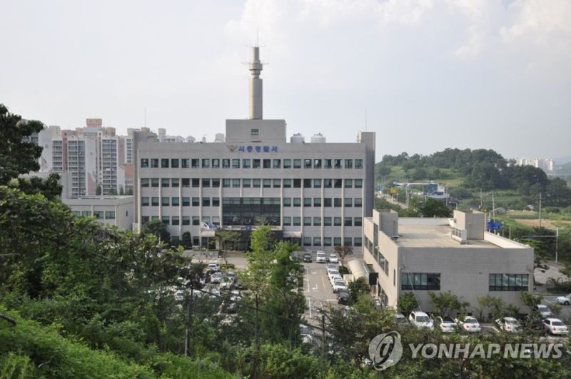 시흥 편의점서 여직원에 흉기 휘두른 50대 도주…경찰 추적 중