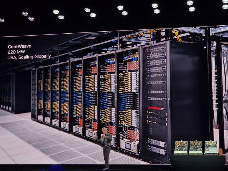 젠슨 황 엔비디아 최고경영자(CEO)가 19일 대만 타이베이에서 열린 컴퓨텍스 2025 기조연설에서 발언하고 있다. 사진=장민권 기자