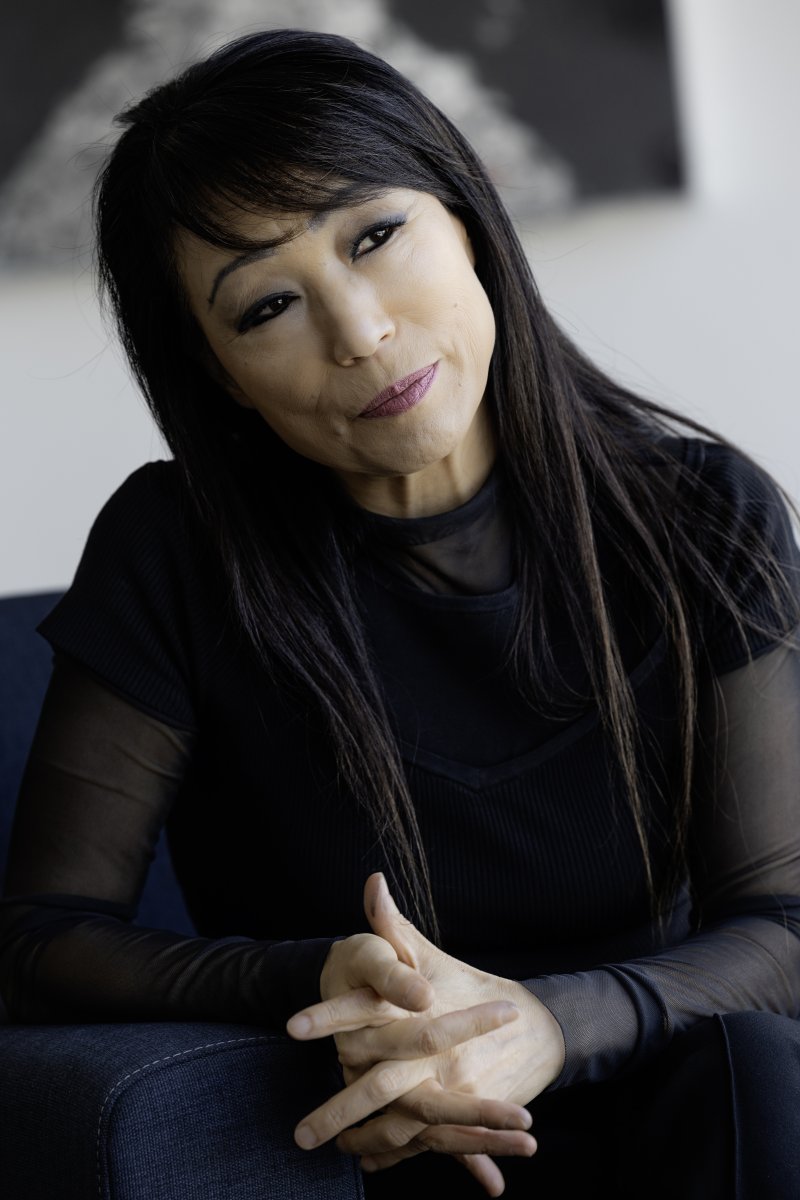 [통영=뉴시스] 신정철 기자= 통영국제음악재단 예술감독으로 활동하고 있는 세계적인 작곡가 진은숙의 신작 오페라 ‘달의 이면(Die dunkle Seite des Mondes)’이 지난 18일 독일 함부르크 국립 오페라 극장에서 켄트 나가노의 지휘로 세계 초연됐다.사진은 진은숙 작곡가 모습.(사진=통영국제음악재단 제공).2025.05.19. photo@newsis.com *재판매 및 DB 금지