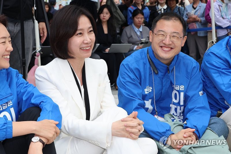 허은아ㆍ김상욱, 이재명 후보 유세에서 활짝 (출처=연합뉴스)