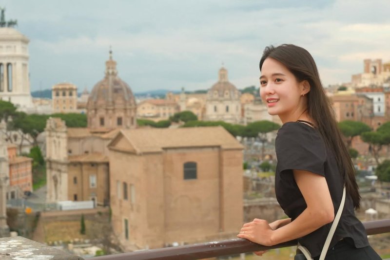 남보라, 신혼여행서 청순 미모…"남편의 시선"